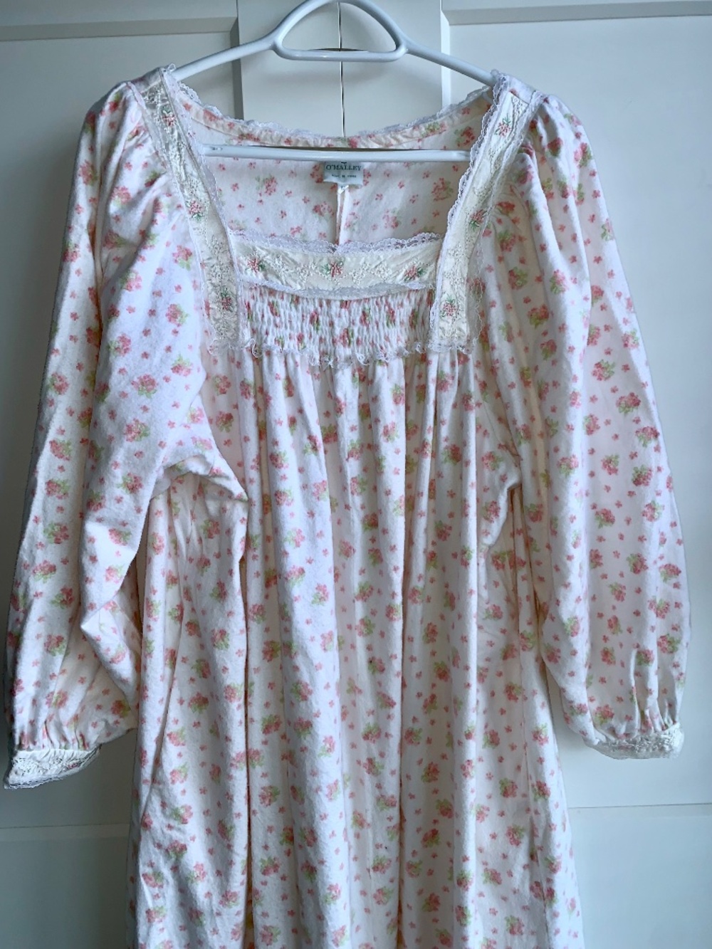 GILLIGAN O'MALLEY Eileen West Style  Nightdown Vintage Floral Smocked  Size M